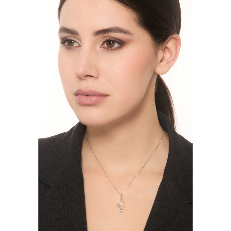 Collier en or18k avec pendentif fantaisie aquamarines et diamants  Collier en or18k avec pendentif fantaisie aquamarines et diamants