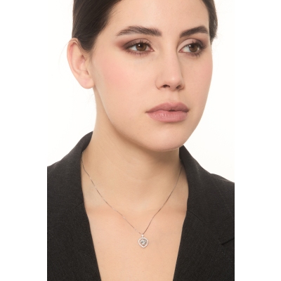 Collier en or blanc 18k avec pendentif cœur en aquamarine