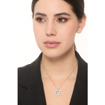 Collier en or 18k avec aigue-marine entourée de diamants 