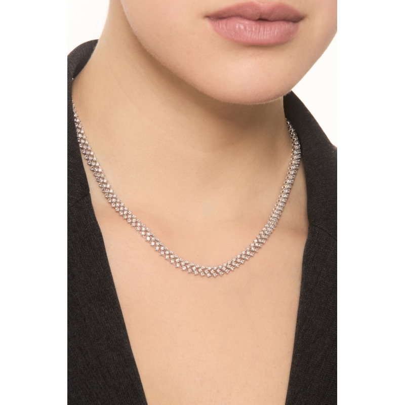 Collier design tissu avec diamants en or blanc 18k  Collier design tissu avec diamants en or blanc 18k