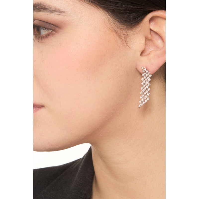 Boucles d'oreilles à maillons souples en or blanc 18k et diamants  Boucles d'oreilles à maillons souples en or blanc 18k et diamants
