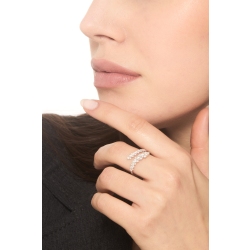 Bague contrarié design avec diamants en or blanc 18 carats 2