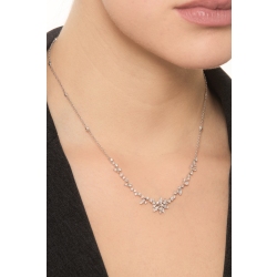Collier fleur en or blanc 18k avec diamants taille brillante 2