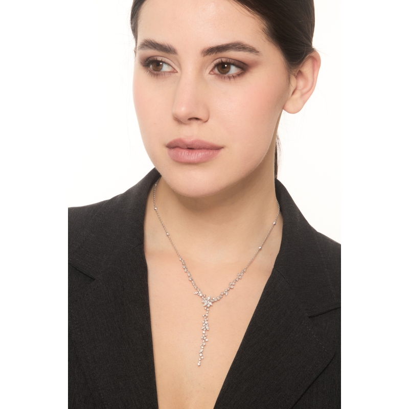 Collier en or blanc 18 carats avec diamants à cascade Collier en or blanc 18 carats avec diamants à cascade