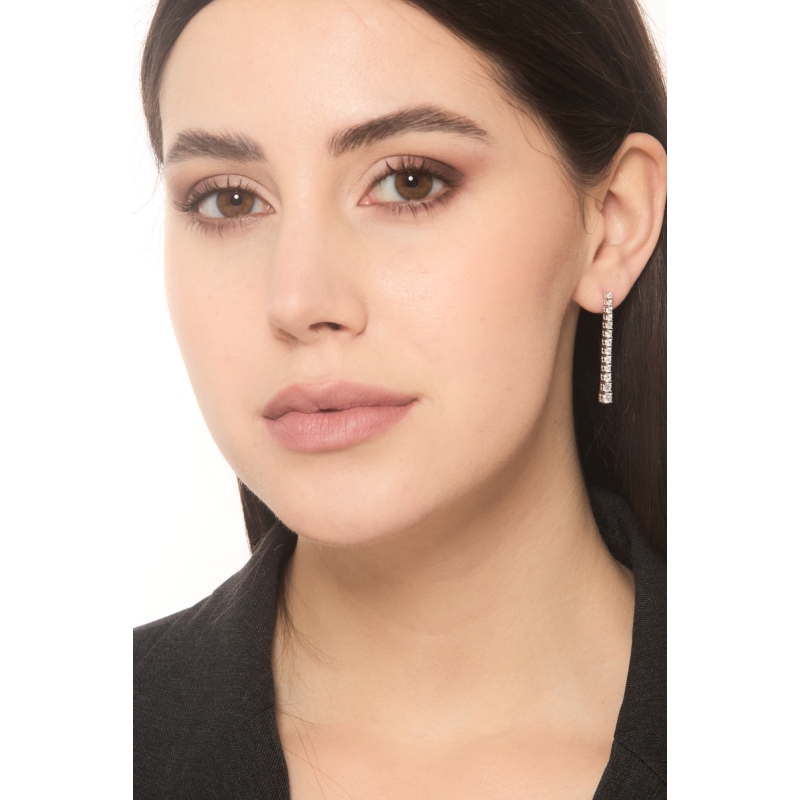 Boucles d’oreilles tennis en or blanc 18k à design dégradé 1,55 ct Boucles d’oreilles tennis en or blanc 18k à design dégradé 1,55 ct