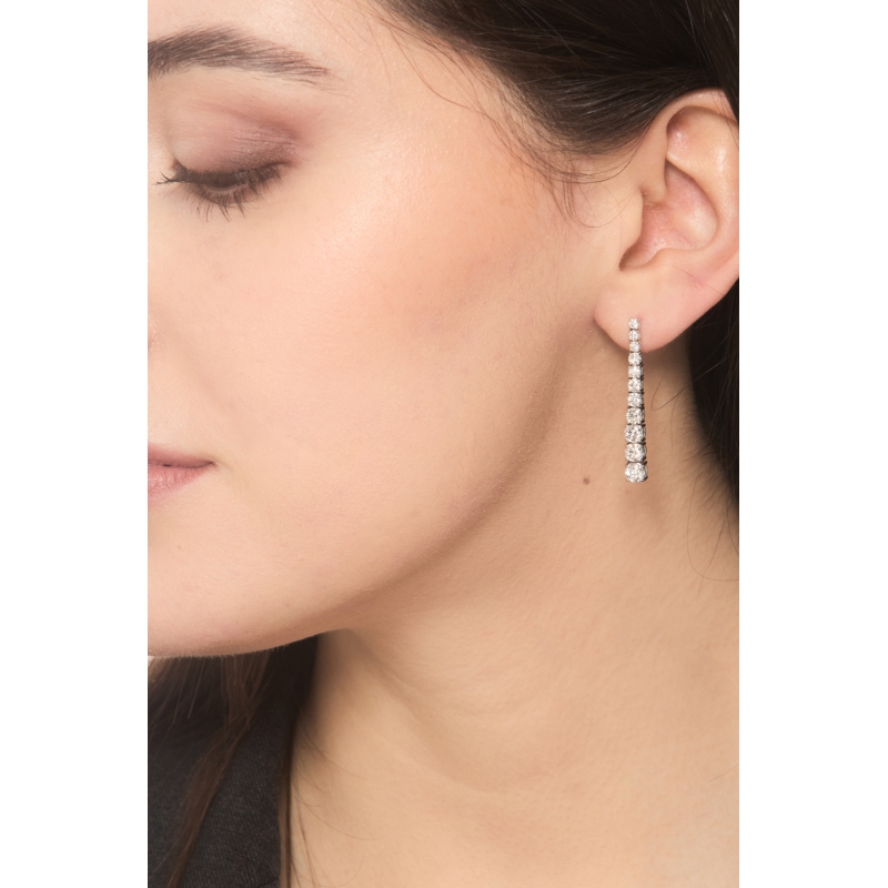 Boucles d’oreilles or blanc 18k à design et diamants 2,54 ct