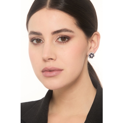Boucles d’oreilles en or avec fleur saphirs bleus et diamants