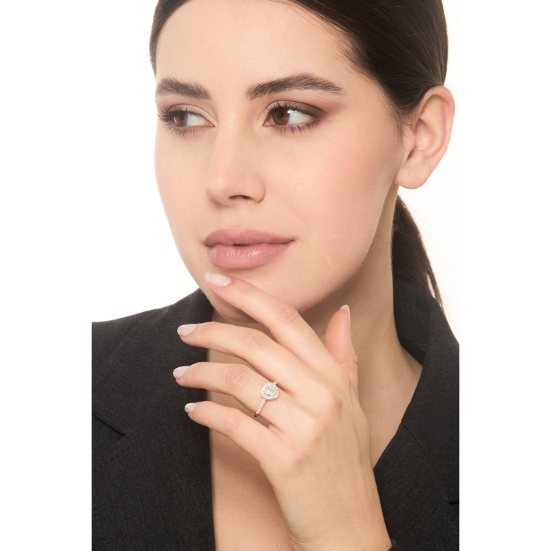 Bague solitaire en or 750 avec un diamant central à cœur GIA CT.1.00 Bague solitaire en or 750 avec un diamant central à cœur GIA CT.1.00