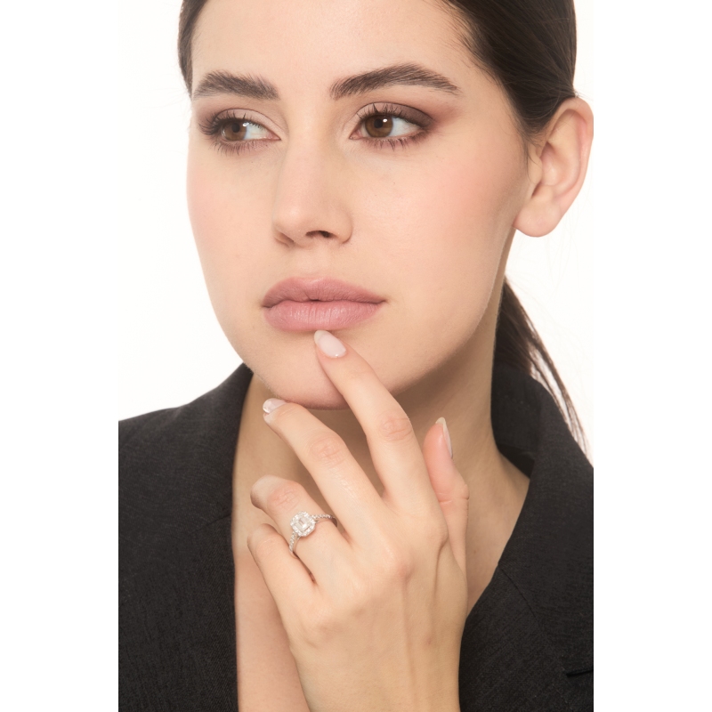 Anneau solitaire or 750 avec diamant émeraude certifié GIA CT.1,00 Anneau solitaire or 750 avec diamant émeraude certifié GIA CT.1,00