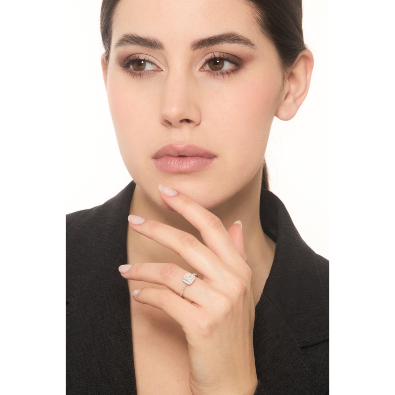 Bague solitaire taille princesse certifié GIA CT.0.70 en or blanc 18k  Bague solitaire taille princesse certifié GIA CT.0.70 en or blanc 18k