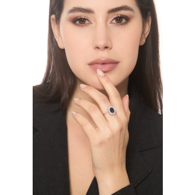 Bague en or blanc 18k avec un saphir bleu ovale  MM9X7
