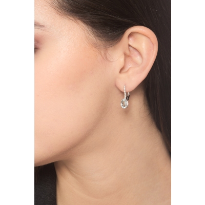 Boucles d'oreilles créoles en or blanc 18k avec une aquamarine ovale 