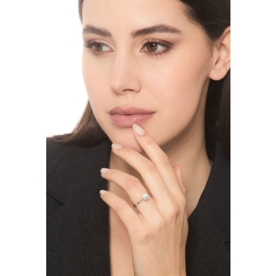 Bague solitaire en or blanc 18k avec huit griffes et diamant 1,00 ct