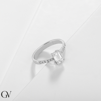 Bague solitaire émeraude en or 18k diamant naturel certifié GIA