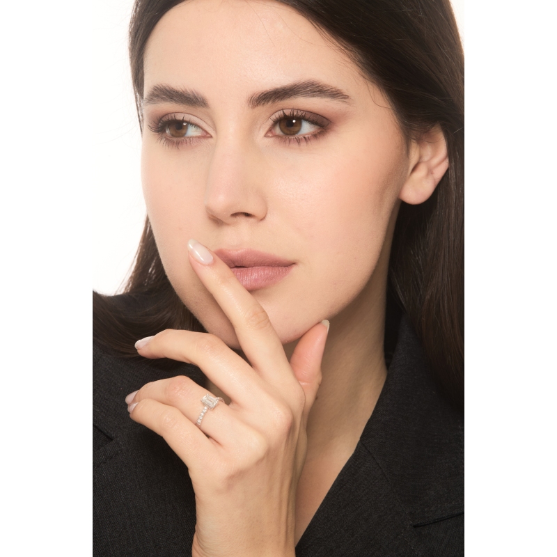 Bague solitaire émeraude en or 18k diamant naturel certifié GIA Bague solitaire émeraude en or 18k diamant naturel certifié GIA