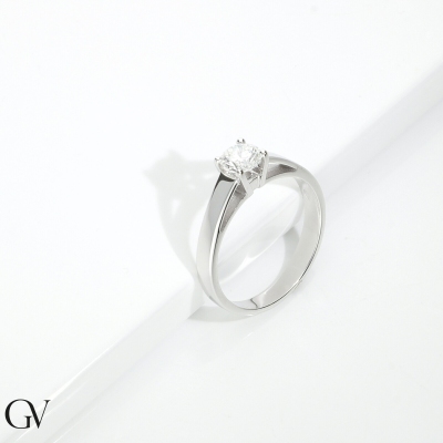 Bague solitaire en or blanc 18k avec diamant 0,50 ct