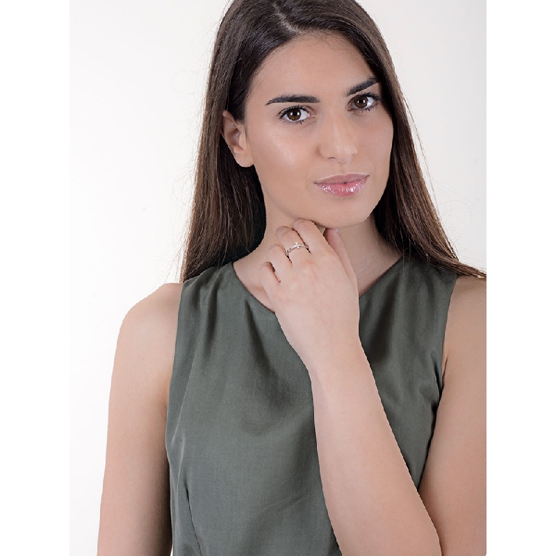 Bague en or blanc 18k croix blancs et noirs Bague en or blanc 18k croix blancs et noirs