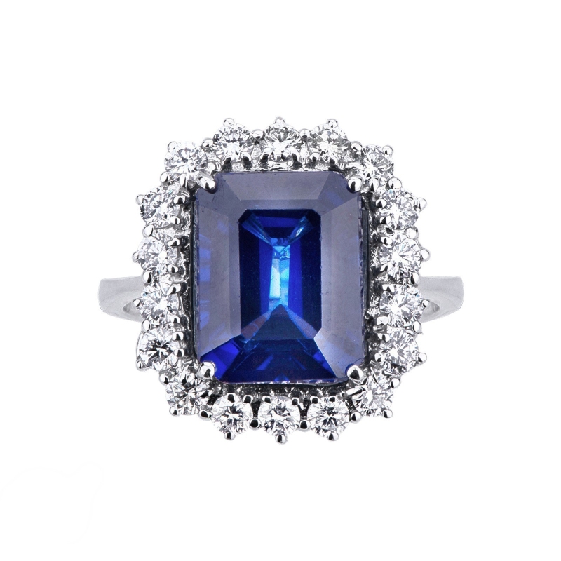 Bague en or blanc 18k avec saphir bleu entouré de diamants Bague en or blanc 18k avec saphir bleu entouré de diamants