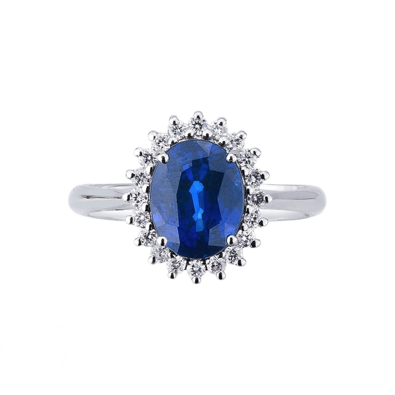 Bague en or blanc avec saphir bleu ovale et halo de diamants Bague en or blanc avec saphir bleu ovale et halo de diamants