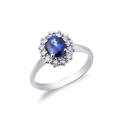 Bague avec saphir central ovale et halo de diamants en or blanc 18k