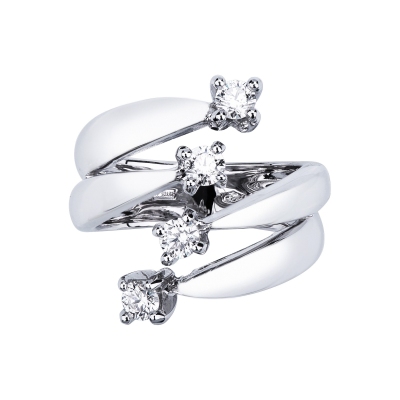 Anneau en or blanc 18k sublimé par quatre diamants