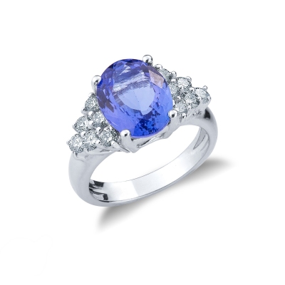 Bague en or blanc 18k avec tanzanite taille ovale et diamants.
