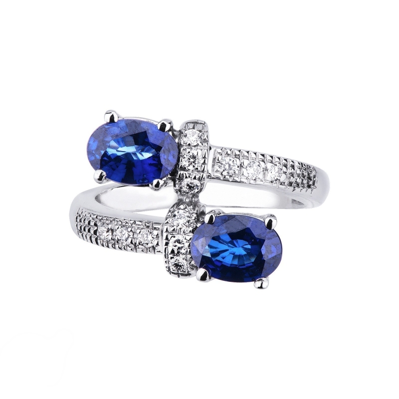 Bague Contrarié en Or Blanc 18k avec Saphirs Bleus et Diamants Bague Contrarié en Or Blanc 18k avec Saphirs Bleus et Diamants