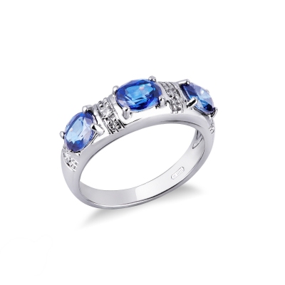 Bague en or blanc 18 carats avec saphirs bleus et diamants