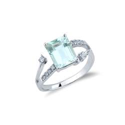 Bague en or blanc avec aiguemarine octogonale et diamants