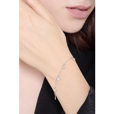 Bracelet en or blanc 18 carats avec des charms en diamants