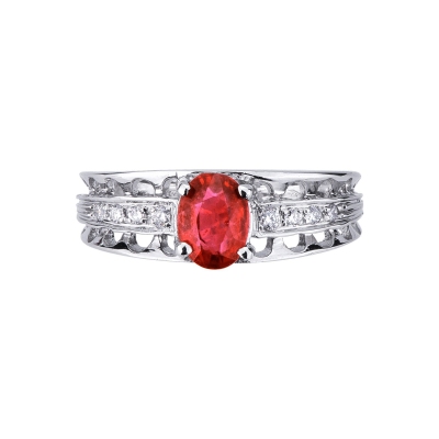 Bague en or blanc 18 carats avec un rubis et diamants