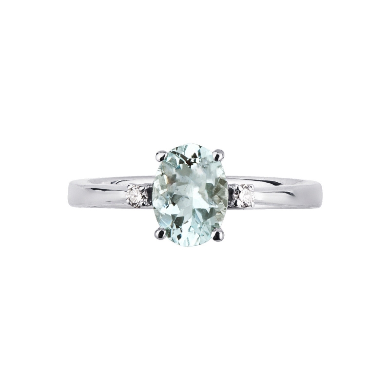 Bague pour femme en or blanc 18k avec aigue-marine ovale et diamants Bague pour femme en or blanc 18k avec aigue-marine ovale et diamants