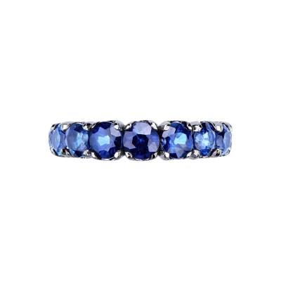 Bague demi-alliance en or blanc 18k avec saphirs bleus