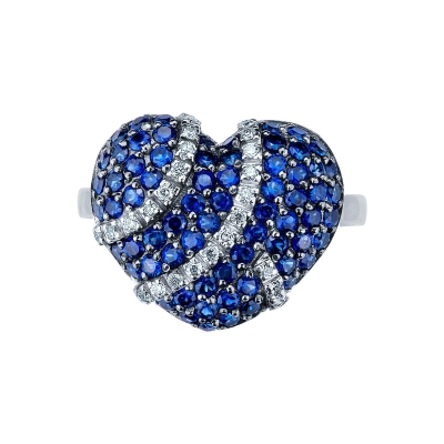 Bague en or blanc 18 carats avec un cœur pavé de saphirs bleus et diamants