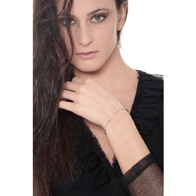 Bracelet rigide en or blanc 18k orné d’une lettre B et diamants