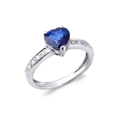 Bague en or blanc 18k avec saphir bleu en forme de cœur et diamants