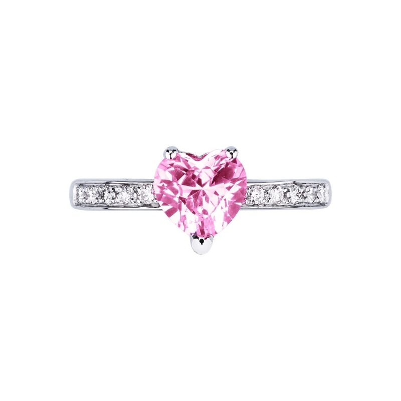 Bague en or blanc 18k avec un saphir rose en forme de cœur et des diamants sur la monture Bague en or blanc 18k avec un saphir rose en forme de cœur et des diamants sur la monture
