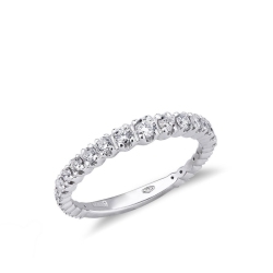 Bague en or blanc alliance dégradée sertie de diamants
