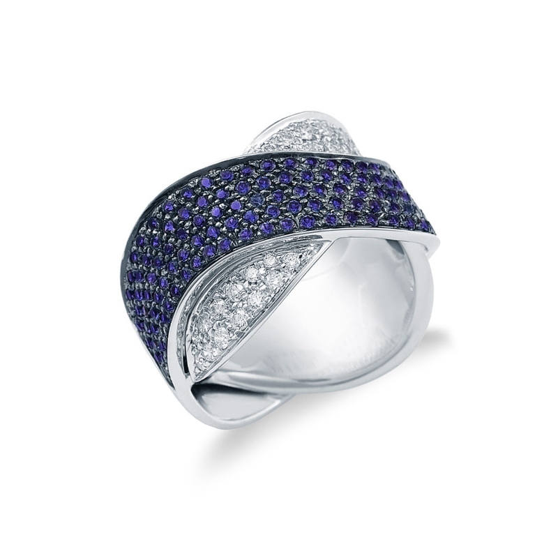 Bague en or blanc 18K avec saphirs bleus et diamants Bague en or blanc 18K avec saphirs bleus et diamants