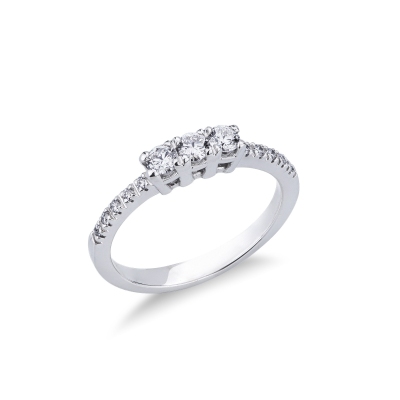 Bague en or blanc 18 carats sertie de trois diamants