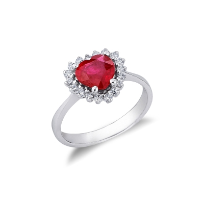 Bague en or blanc 18k avec halo de diamants et rubis en forme de coeur