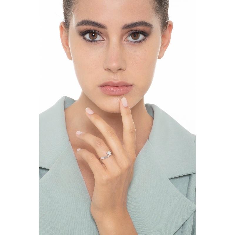 Bague solitaire diamant 0.70 ct  et or blanc 18k Bague solitaire diamant 0.70 ct  et or blanc 18k