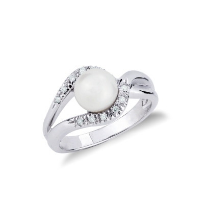 Bague en or blanc 18 carats avec une perle et un contour en diamants