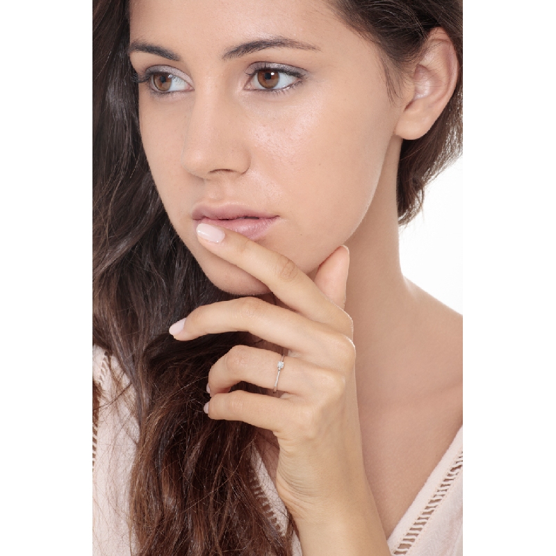 Bague de fiançailles or blanc 18k et diamant 0.10 ct Bague de fiançailles or blanc 18k et diamant 0.10 ct