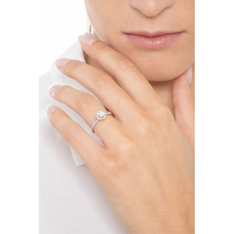 Bague solitaire avec diamant central 0.50 ct Bague solitaire avec diamant central 0.50 ct