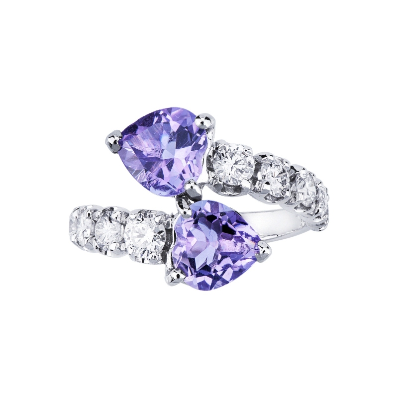 Bague Toi et Moi en or blanc 18k avec diamants et 2 améthystes en forme de cœur Bague Toi et Moi en or blanc 18k avec diamants et 2 améthystes en forme de cœur