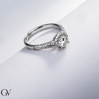 Bague solitaire avec diamant central 0.70 ct 