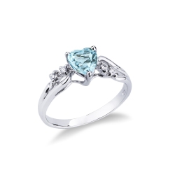 Bague en or blanc 18 carats avec aigue-marine taille cœur et diamants