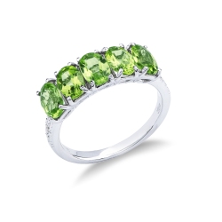 Bague en or blanc 18k avec diamant et 5 péridots