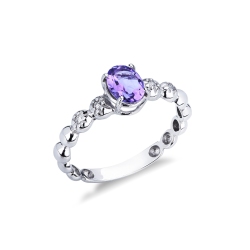 Bague en or blanc 18 carats avec une améthyste et 2 diamants